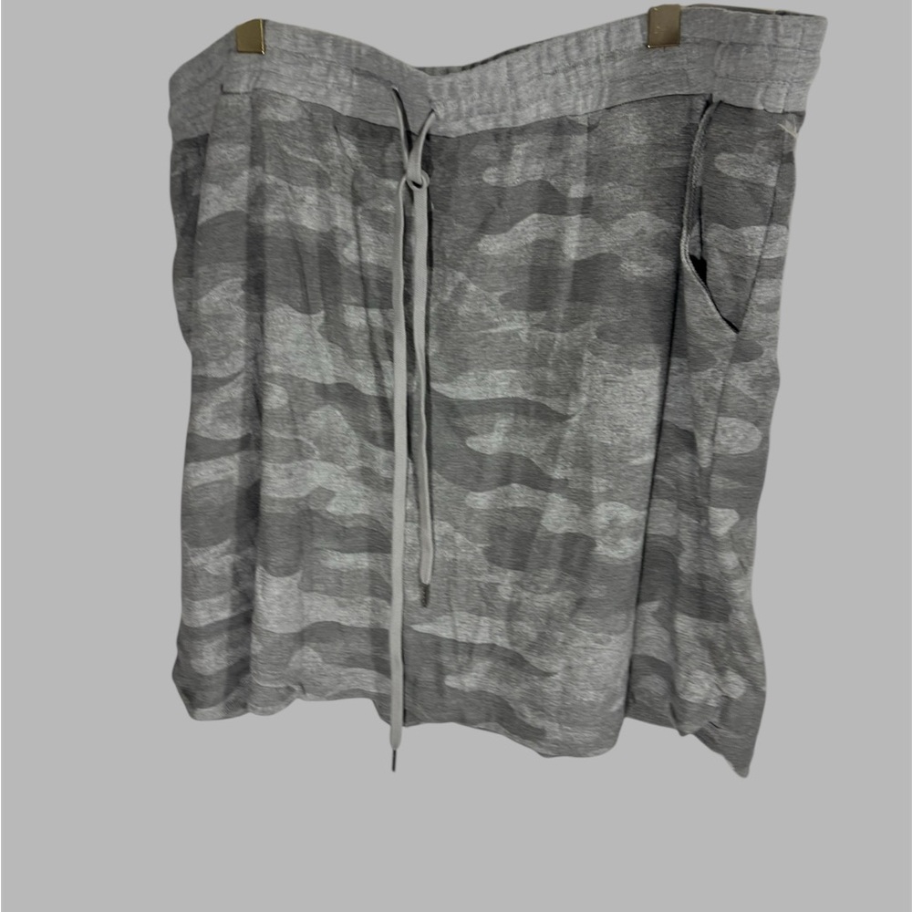 Grey camo skirt